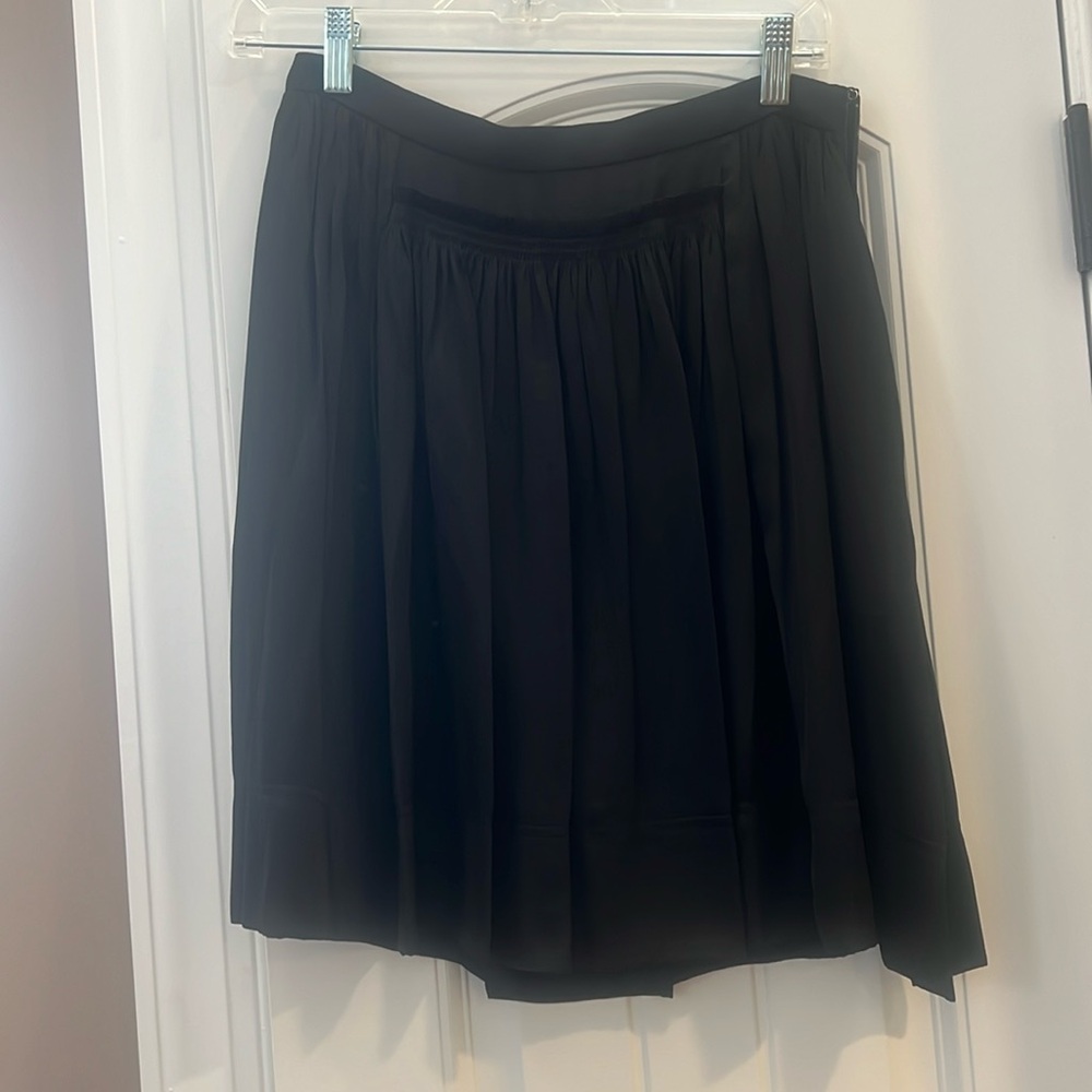 Black size 0 banana Republic silk skirt and pleated